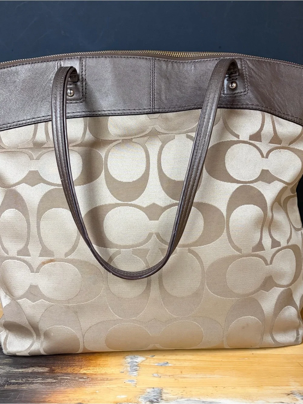 Coach Laura Signature Logo Tote Bag Purse Brown Khaki Zip Closure